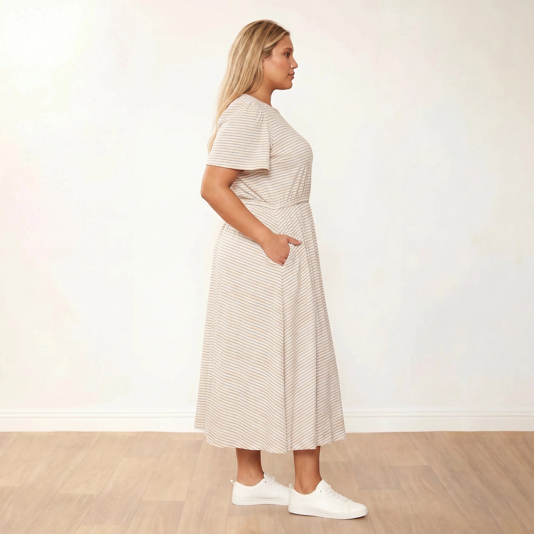 Eilish Dress Cream Blue - Eliza XXL side profile