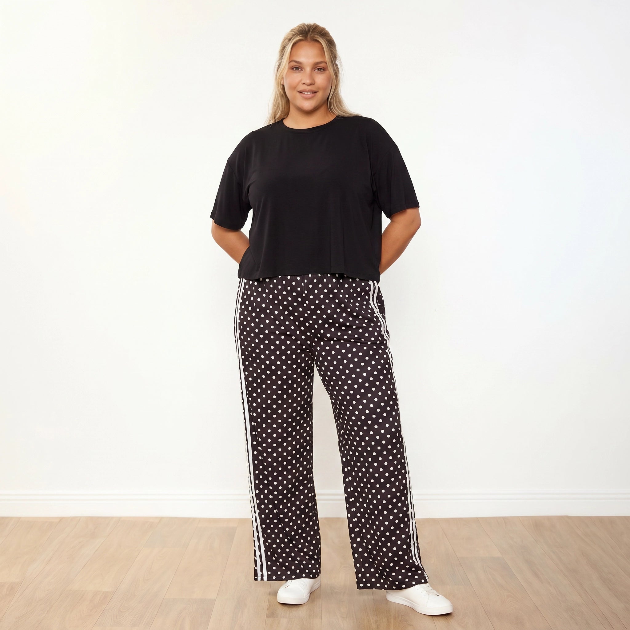Sheena Co-Ord Black Polka Dot - Plus Size Eliza XXL - Front hands behind back