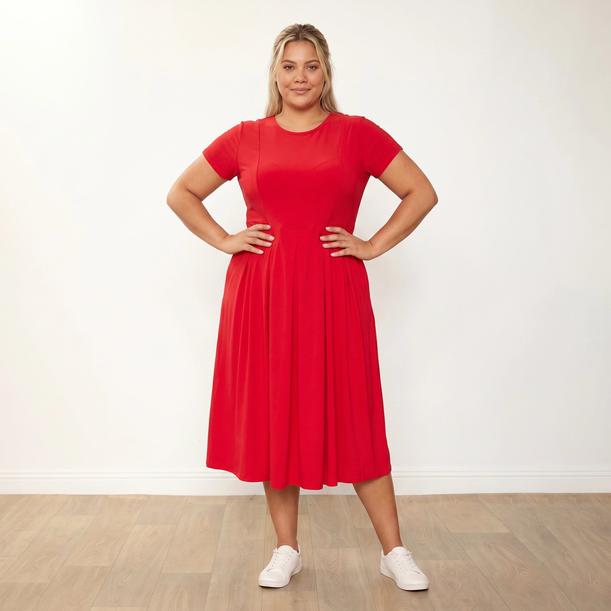 Polly Dress Red - Plus Size Model XXL - Hands on Hips