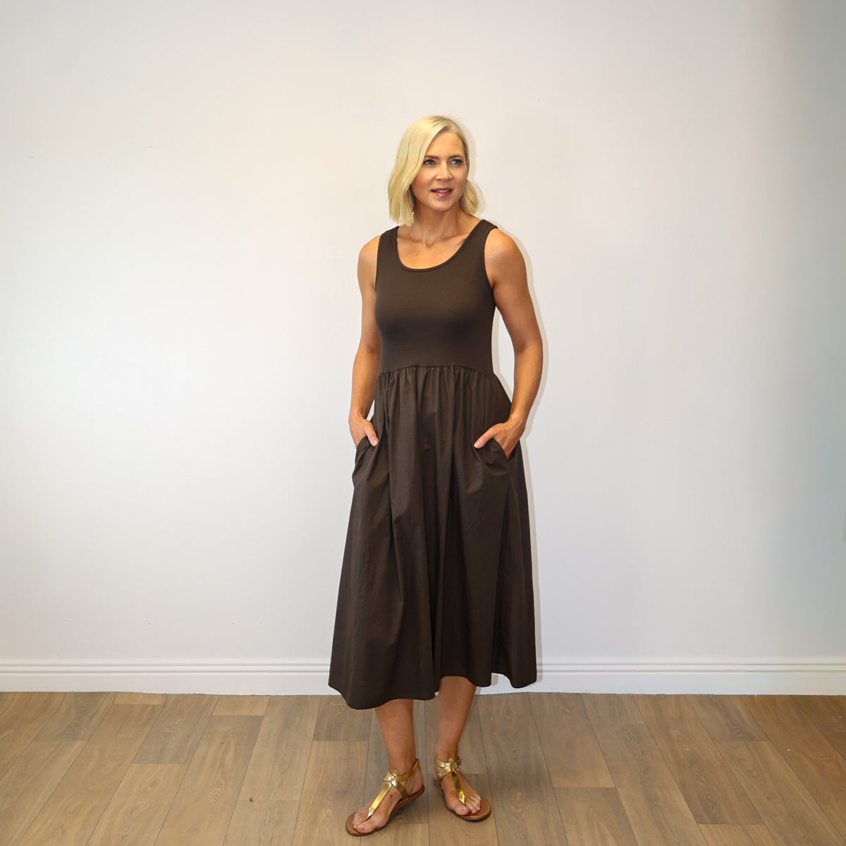 Amara Ribbed Dress (Brown)