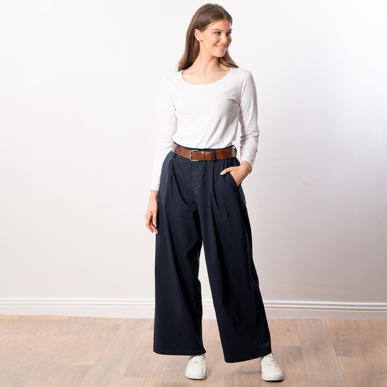 Nora Wide Leg Trousers (Navy)