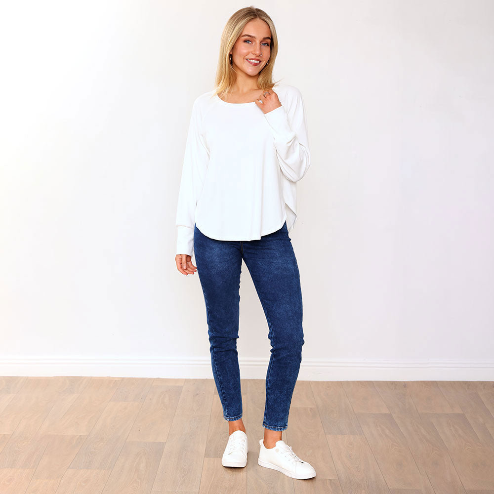 Kia Jeans (Denim Blue) + Orla Top white for €52.00