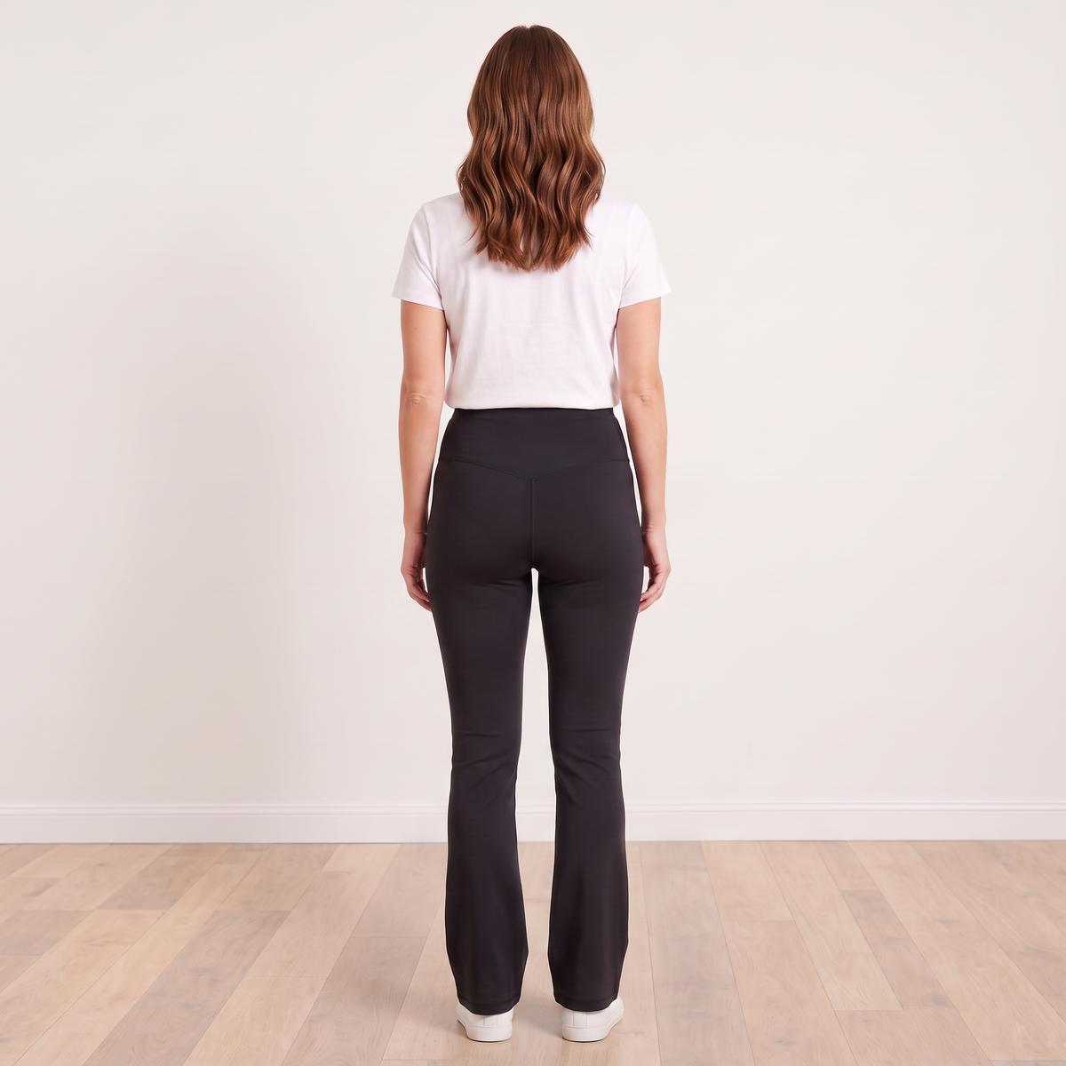 Vera Leggings (Black) - Back View V-Seam on Model Aisling
