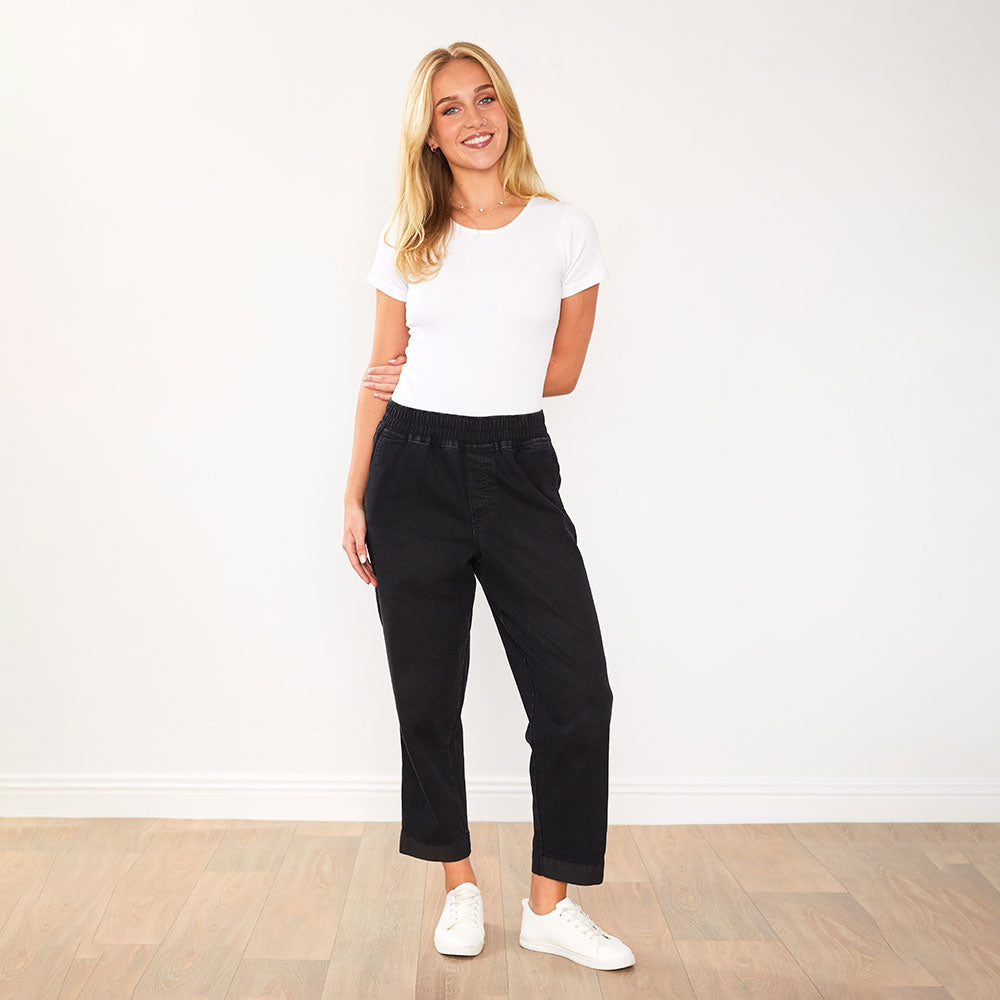 Molly Fleece Jacket (Black/Neon Pink Trim) & Kia Jeans (Black) for €85