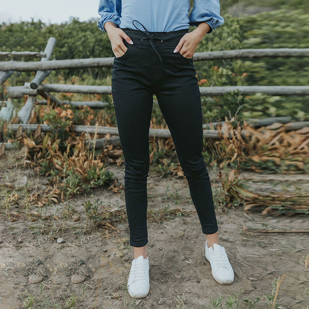 Dana Drawstring Classic Jeggings (Black)