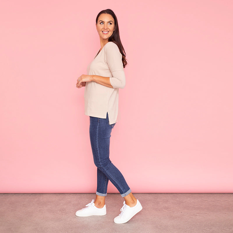 Pia Relaxed Fit V Neck (Hazel)