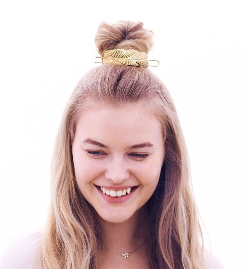 Lauren Feathered Messy Bun (Gold)