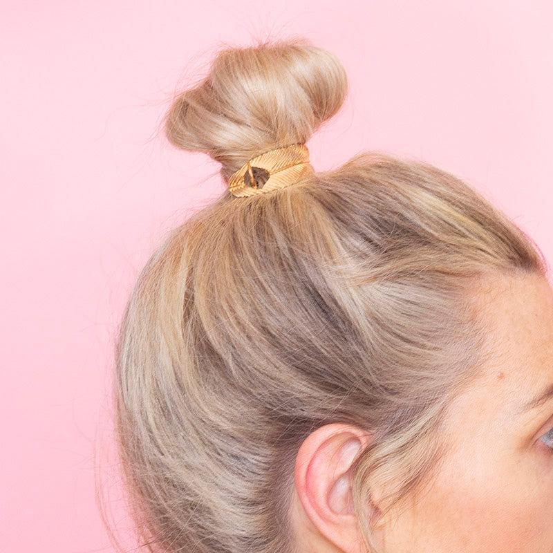 Lauren Feathered Messy Bun (Gold)
