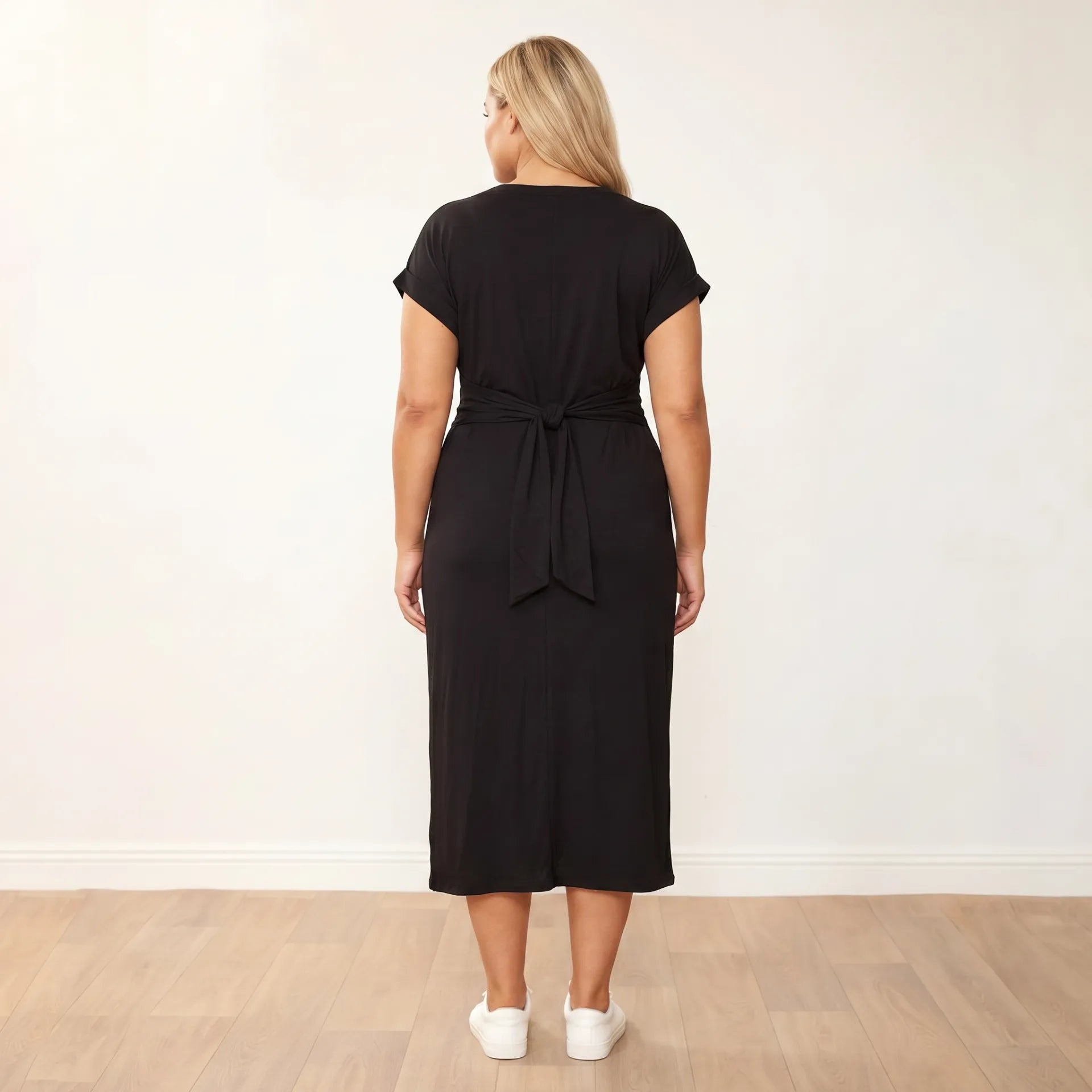 Lenny Dress Black - Plus Size XXL - Front broad smile