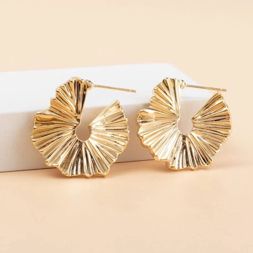 Metal Fan Shaped Earrings (Gold)