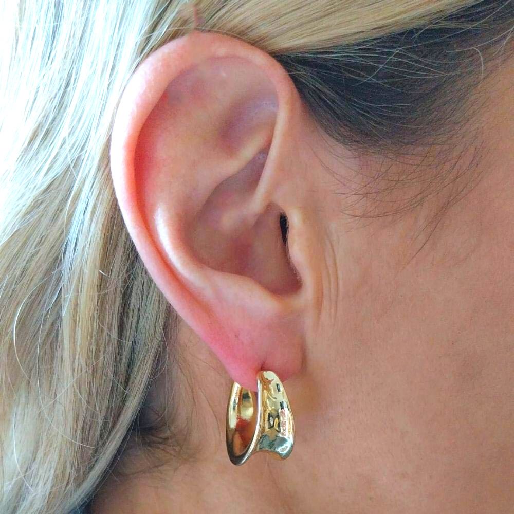 Minimalist Hoop Earring (Gold)