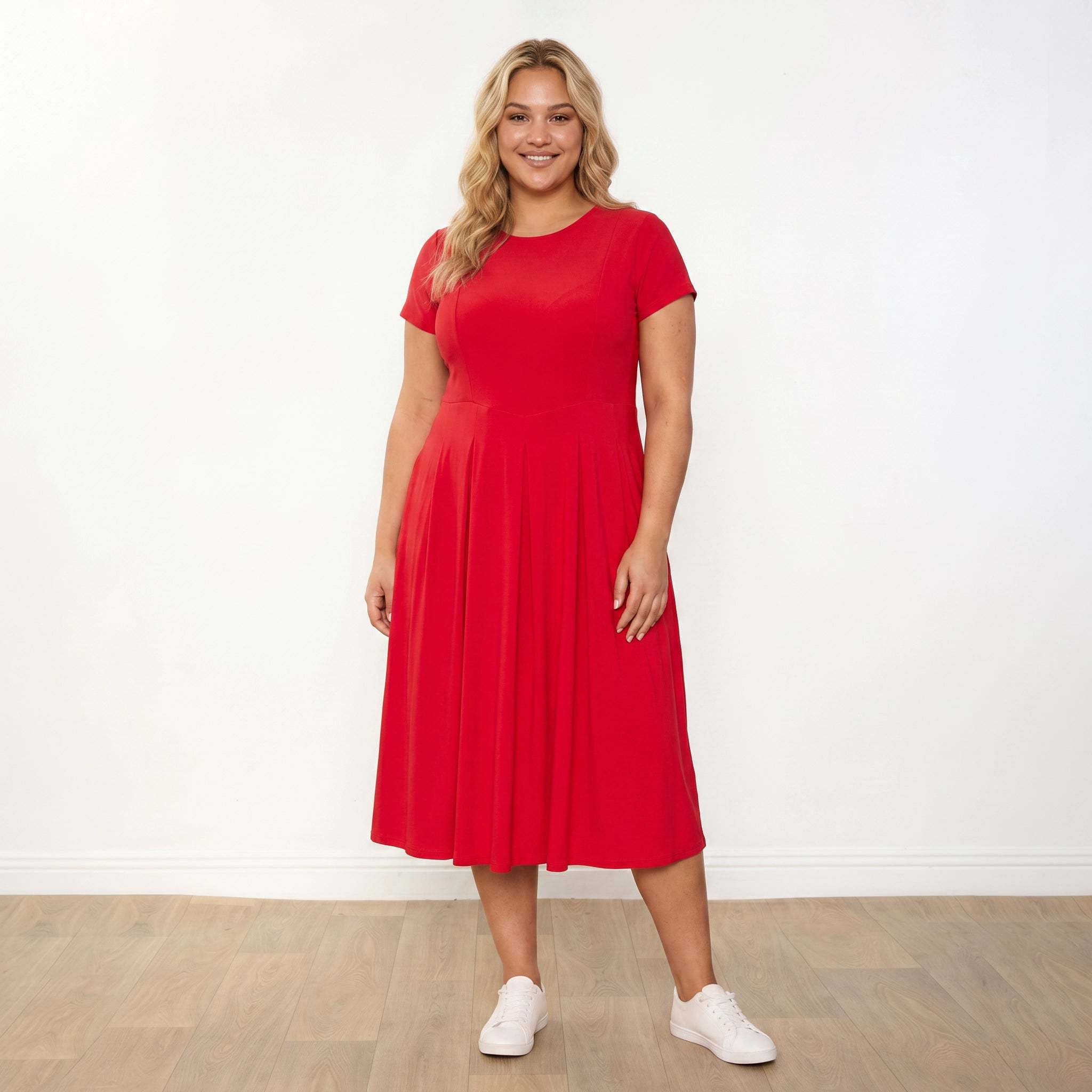 Polly Dress Red - Plus Size Model XXL - Warm Smile