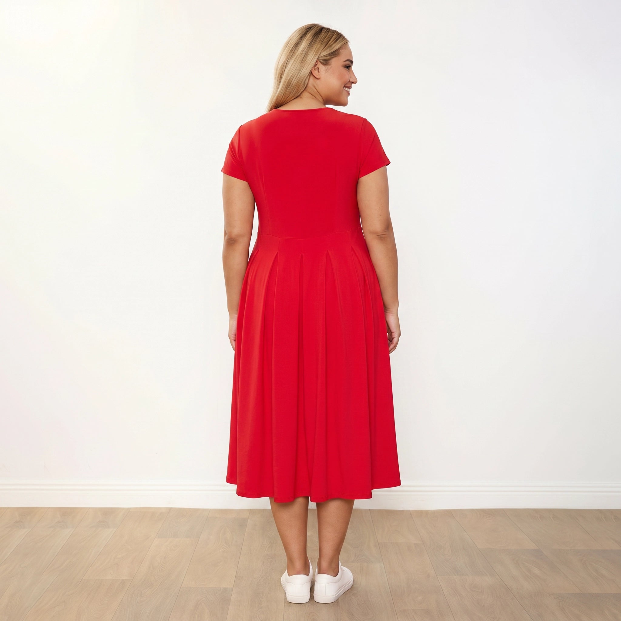 Polly Dress Red - Plus Size Model XXL - Back View