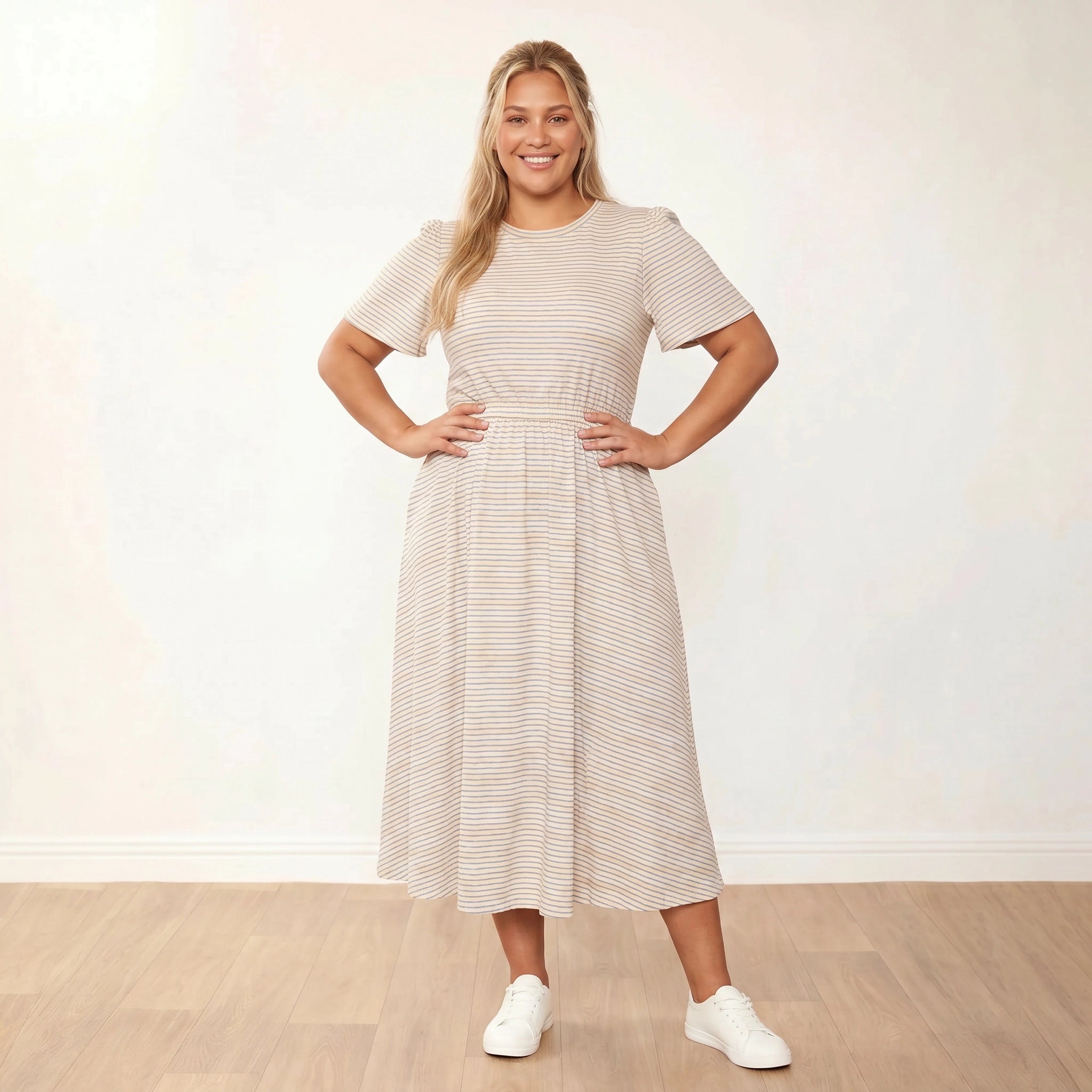 Eilish Dress Cream Blue - Eliza XXL front hands on hips