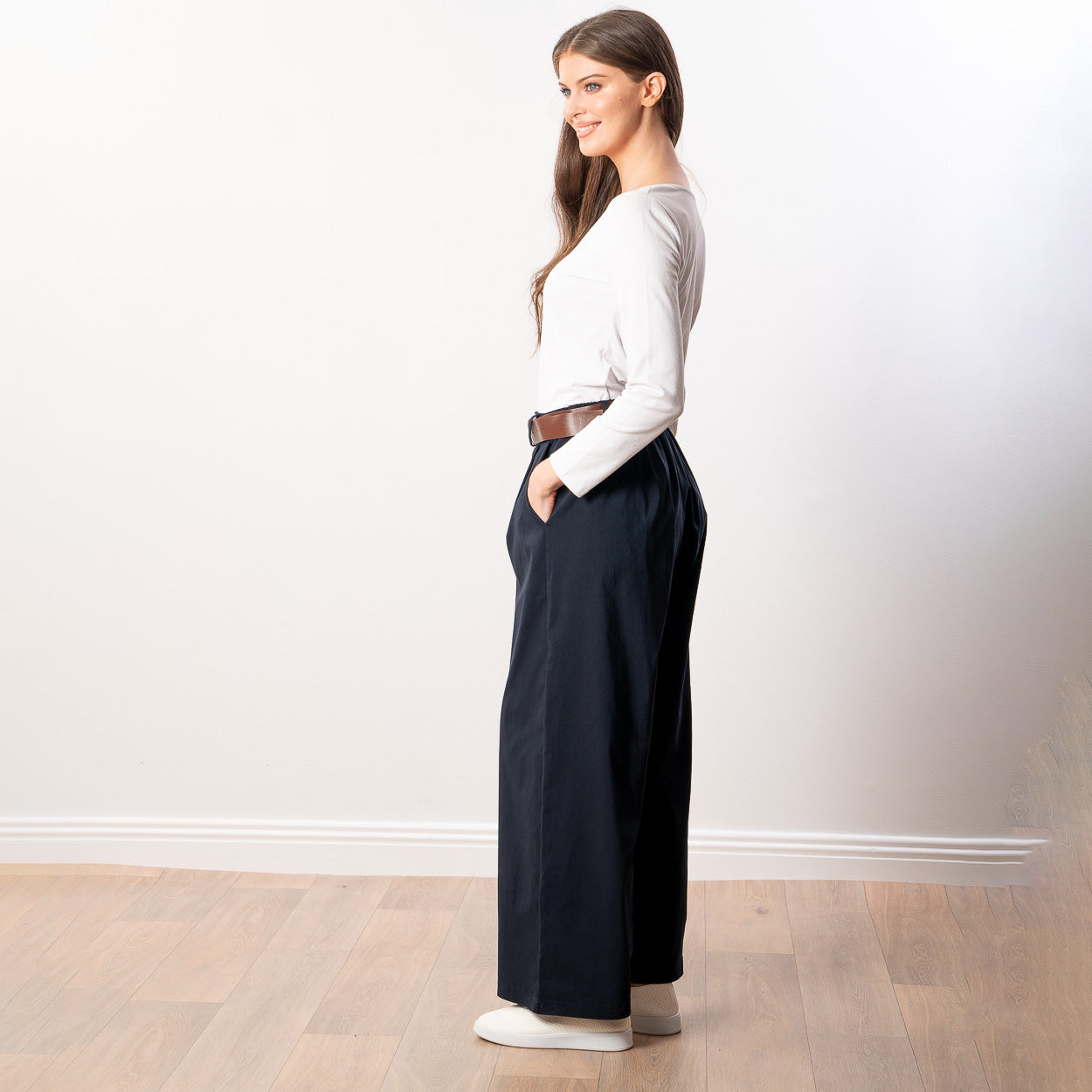 Nora Wide Leg Trousers (Navy)