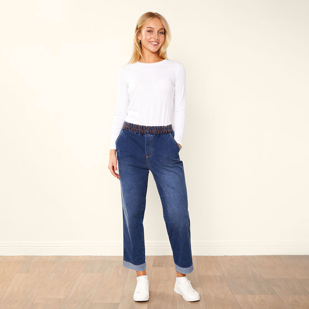 Kia Jeans (Denim Blue) + Orla Top white for €52.00