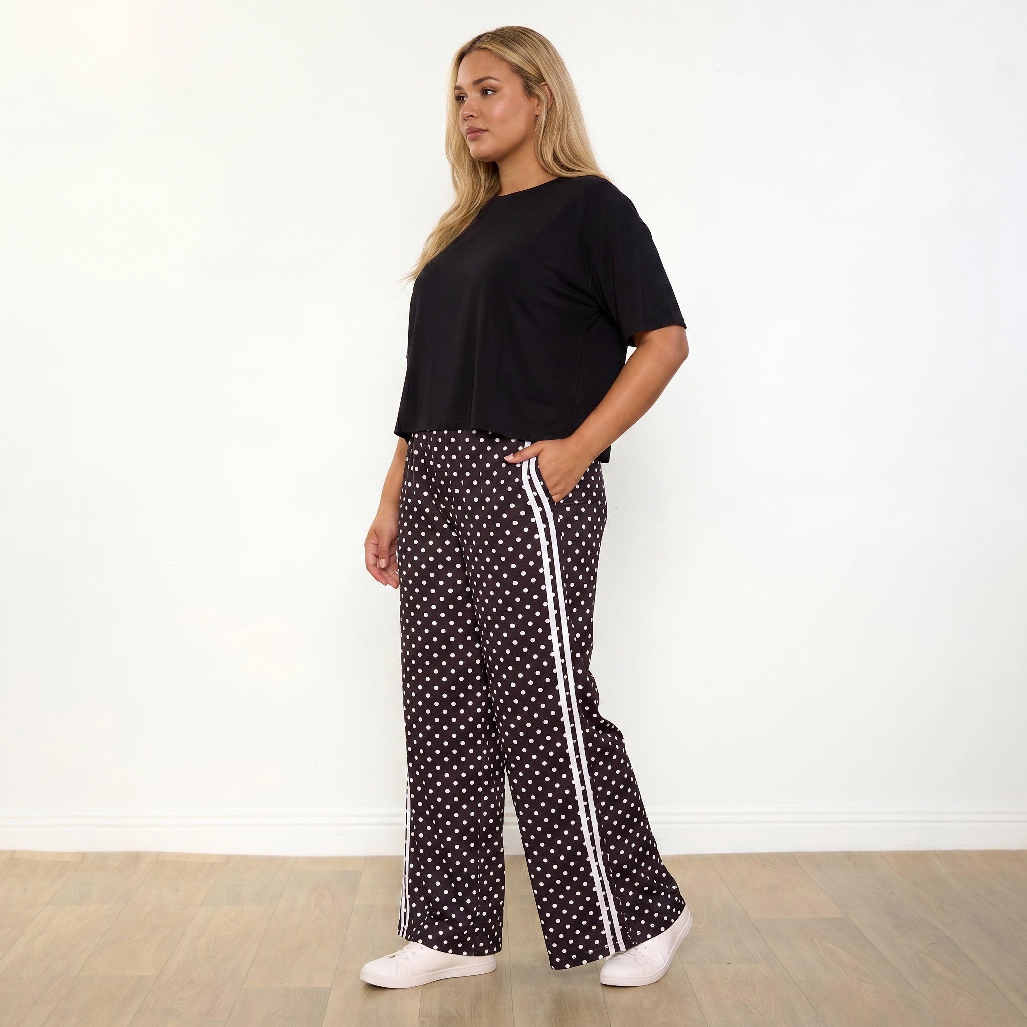 Sheena Co-Ord Black Polka Dot - Plus Size Eliza XXL - Three quarter side view