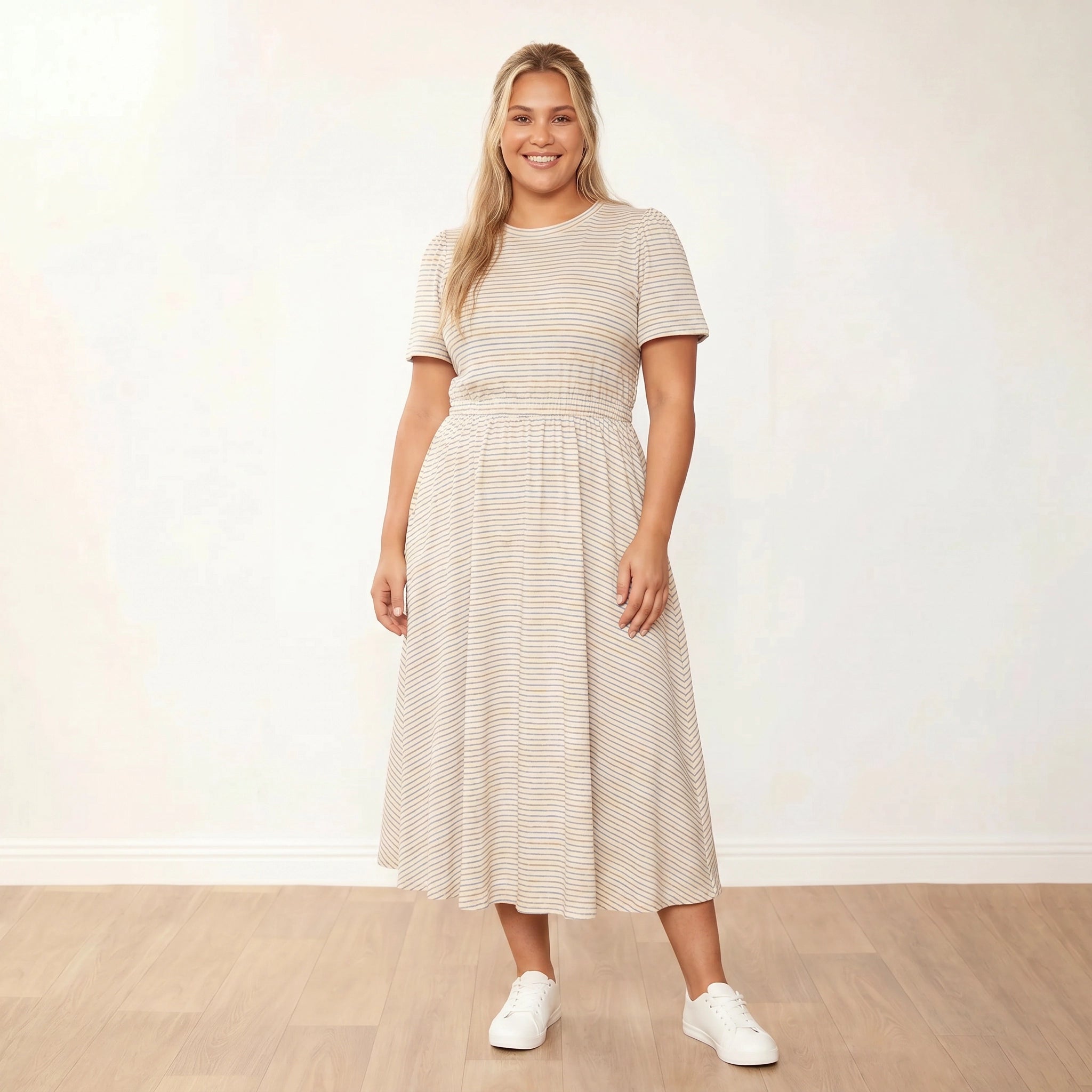 Eilish Dress Cream Blue - Eliza XXL front smiling