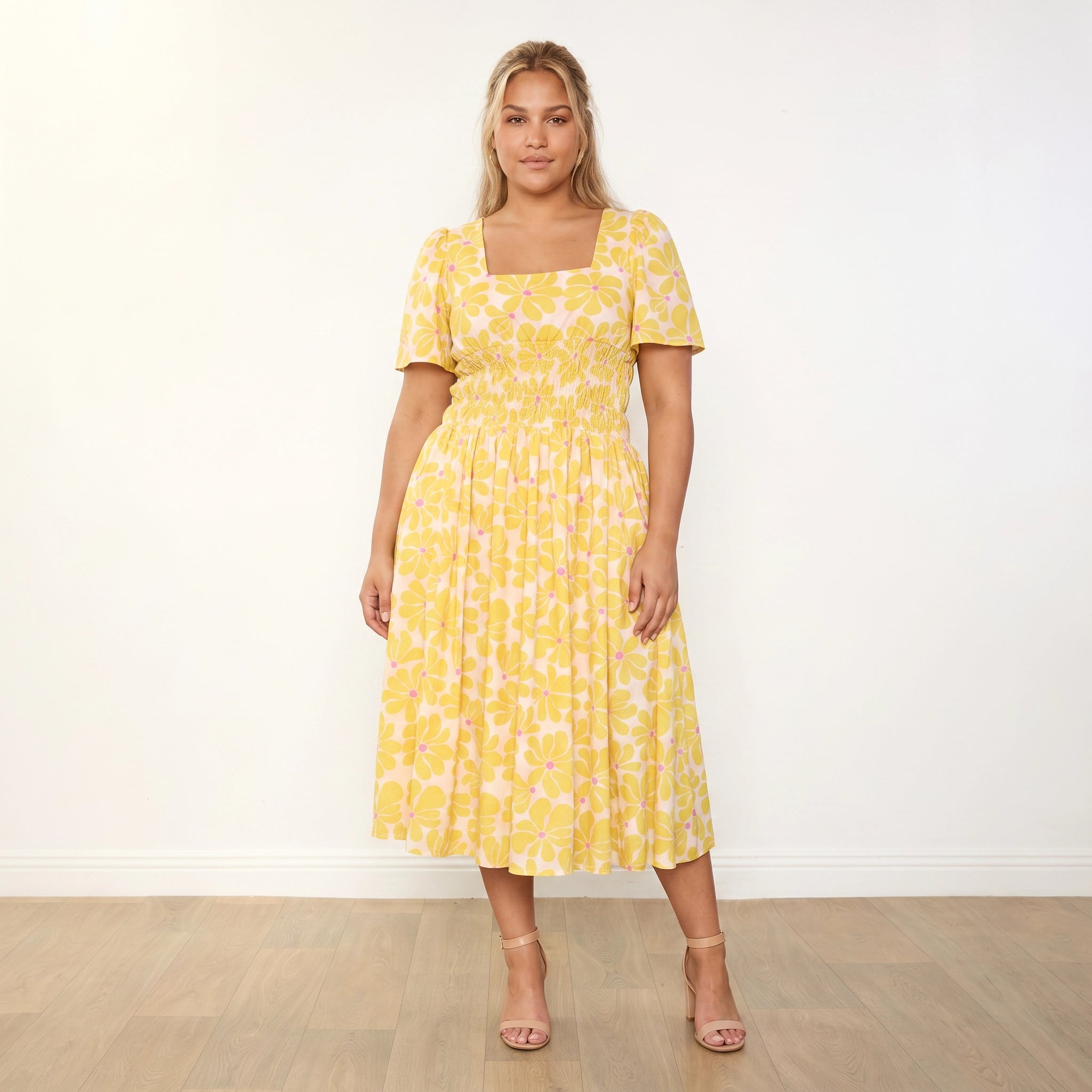 Iris Dress Yellow Daisy - Plus Size - Front arms relaxed